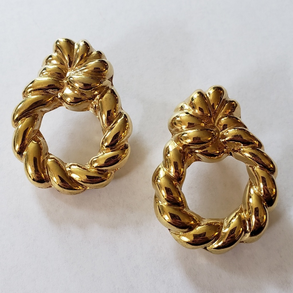 Vtg Puffy Goldtone Hollow Wreath Twist Earrings